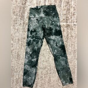 Lululemon Align 25” size 6 green pattern